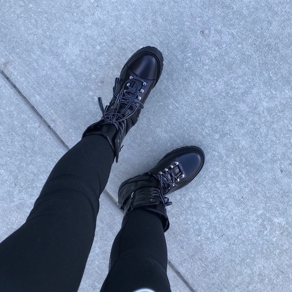 ValentinoGaravani Balck Ankle Boots - Picture 4 of 6